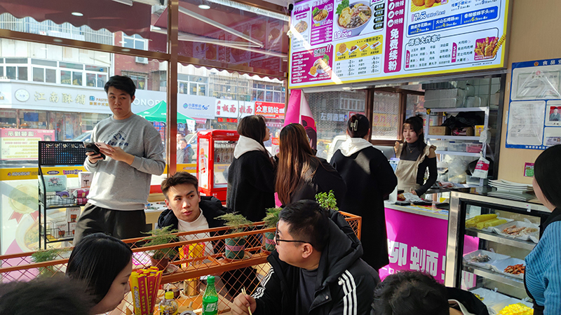 柳蛳蛳螺蛳粉加盟品牌为创业者提供了一个餐饮创业平台